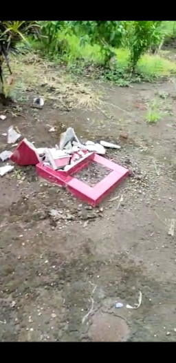 Munkar dan Nankir Rusak Puluhan Batu Nisan