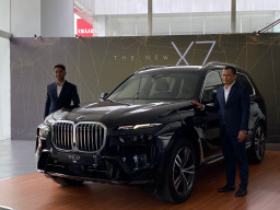 Resmi Mendarat di Jatim, BMW Luncurkan Seei BMW X7 dan 320i Sport