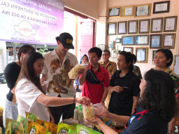 Mahasiswa USC Amerika Serikat dan Tim OKE OCE Kunjungi Kota Mojokerto