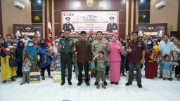 Kapolres Blitar Kota Terima Penghargaan dari Bupati dan Wali Kota