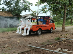 Pastikan Daging Sapi Aman Dikonsumsi, BPBD Jatim dan Stakeholder Gencar Lakukan Disinfektan PMK