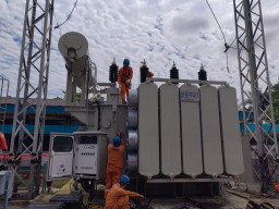 Penuhi Permintaan Konsumen Jelang Idul Fitri, PLN UPT Madiun Dukung Industri Pesisir Selatan Jatim