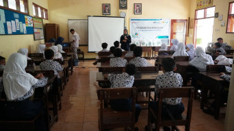 Berbagi Kebahagiaan Ramadhan, Pegawai PLN Bagikan Ilmu Kelistrikan Kepada Siswa Sekolah Dasar dan Panti Asuhan