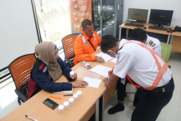 Pastikan Angkutan Lebaran 2023 Lancar, Awak Sarana Perkeretaapian Daop 7 Madiun Jalani Tes Narkoba