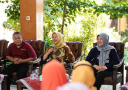 Peralihan Musim, Ning Ita Ajak Masyarakat Jaga Kebersihan Lingkungan