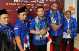 Target 18 Kursi, Emil Dardak Antarkan 120 Caleg Demokrat ke KPU