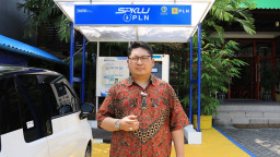 Resmi Beroperasi, Warga Surabaya Buka SPKLU Waralaba Pertama di Jatim