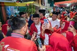 Eri Cahyadi Menyedot Perhatian Warga Kampung