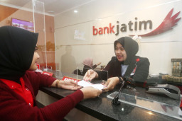 Bentuk Trust Management ke Perusahaan, Sejumlah Direksi Bank Jatim Borong Saham BJTM