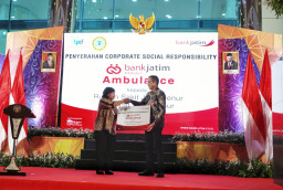 Bank Jatim Serahkan Bantuan CSR Ambulans Kepada RSJ Menur