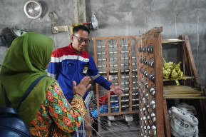 Pertamina Lubricants Ajak Masyarakat Belajar Communal Branding Produk Kain Tenun Wedani