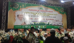 'Dukuhsari Bersholawat' Bersama K.H. Anwar Zahid Dipenuhi Ribuan Jamaah