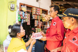 Dari Posko Pandegiling, Adi Sutarwijono dan Kader PDIP Surabaya Bergerak Door to Door, "Ganjar, I Love You Pull"