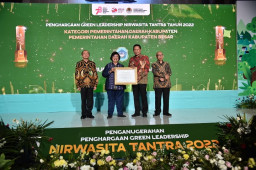 Mampu Tingkatkan Indeks KLH, Lamongan Terima 2 Penghargaan Nirwasitha Tantra 2022