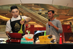 Gandeng Chef Martin Praja, Lapis Kukus Pahlawan Luncurkan LKP Triple Choco Signature