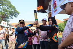 Bupati Mojokerto Berangkatkan Kirab Api Porprov VIII Jatim ke Kabupaten Jombang