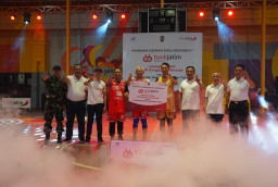 Tingkatkan Minat Olahraga Generasi Muda, Bank Jatim Serahkan CSR Lapangan Basket Ke Pemkab Tuban