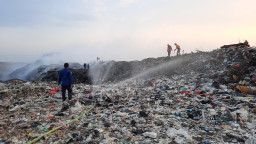 Antisipasi Kebakaran TPA Randegan, Pemkot Mojokerto Terus Lakukan Pembasahan