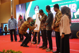 Bank Jatim Salurkan CSR ke Disnakertrans Jawa Timur