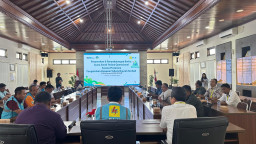 Amankan Jalur Pemasok Kebutuhan Listrik Saat KTT AIS, PLN UIT JBM Serahkan Bantuan untuk Pengelolaan Kawasan Hutan