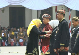 Wali Kota Ning Ita Sabet Penghargaan Kepala Daerah Terbaik Jatim