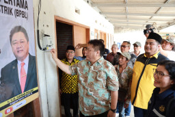 PLN Nyalakan Bantuan Pasang Baru Listrik 453 Warga Tidak Mampu di Malang