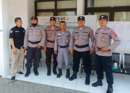 Polres Lumajang Tempatkan Personil Pengamanan di Kantor KPU dan Bawaslu