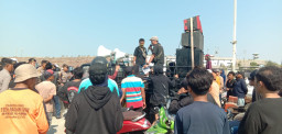 Ratusan Warga Kemantren Demo PT Lamongan Shorebase, Tuntut Perjanjian Amdal Perusahaan Dikerjakan