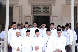 Presiden Jokowi Sambangi Kiai Sepuh NU, Apakah Minta Doa Restu Untuk Gibran?