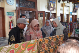 Segera Bentuk UPT Baru, Diskopukmperindag Kota Mojokerto Studi Lapangan ke Surakarta