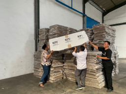 KPU Surabaya Terima Logistik Pemilu 2024
