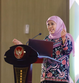 UMK Jatim 2024 Resmi Diteken Gubernur Khofifah, Paling Tinggi Surabaya