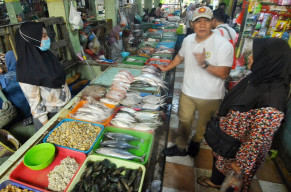 Sambangi Pasar Soponyono, BHS Soroti Harga Kebutuhan Pokok di Surabaya