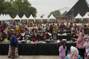 Diikuti Ratusan Peserta, Festival Ote-Ote dan Angkringan 'Lima Tahun Ning ita Mengabdi' Semarak dan Meriah