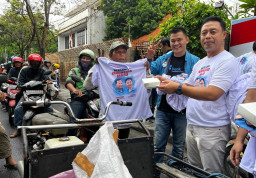 Aksi Sosial TKD Jatim, Bagikan Ribuan Nasi Kotak dan Kaus Gratis Prabowo-Gibran