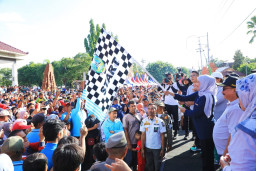 Peringati HUT 78 Jatim, BUMD Gelar Jalan Sehat di Situbondo