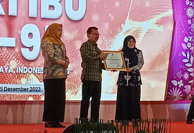 Kado di Hari Ibu, Disperpusip Jatim Raih Penghargaan Sarana dan Prasarana Responsif Gender Terbaik 2023