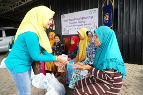 Rayakan Hari Ibu, PLN Berbagi Kebahagiaan Bersama Ratusan Penerima Manfaat di Jatim