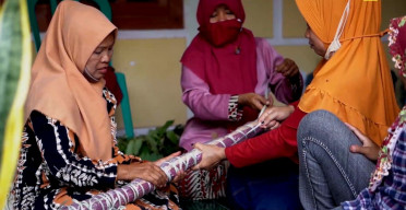 Raup Omset Puluhan Juta di Tahun 2023, Tenun Ikat Binaan PLN Bangkitkan Asa Mantan Pekerja Migran