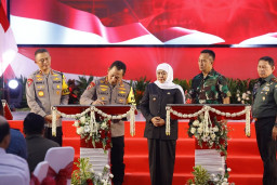 Khofifah Bersama Forkopimda Jatim Kompak Teken Deklarasi Pemilu Damai 2024, Kapolri Ingatkan Perbedaan Politik