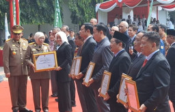 Bupati Mojokerto Terima Penghargaan Sebagai Terbaik VII Pembina K3 Jatim