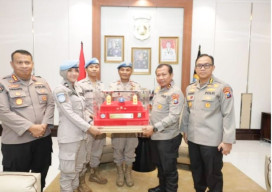 Tiga Personel Kembali ke Tanah Air Usai Rampungkan Tugas PBB, Kapolda Jatim: Laksanakan Kembali Tugas kepolisian dengan Penuh Tanggung Jawab