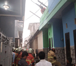 Tabung Elpiji Ngowos, Rumah di Sidotopo Wetan Surabaya Terbakar