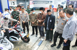 Kapolda Jatim Sidak Pelayanan SIM di Satpas Colombo