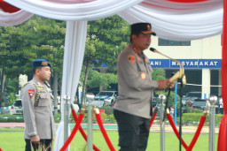 Pimpin Upacara Peringatan HUT Satpam ke- 42, Kapolda Jatim Bacakan Amanat Kapolri