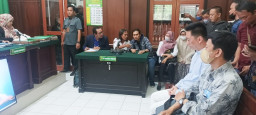 Puluhan Warga Semampir dan Medokan Jalani Sidang Gugatan Pertanahan