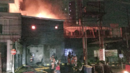 Gudang Dua Lantai Indomaret Fresh di Gubeng Surabaya Dilalap Si Jago Merah