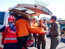 Ngebut, Pemotor Tewas Terlindas Truck Trailer