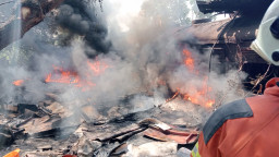 Gerbong Kereta Api di Surabaya Hangus Dilalap Si Jago Merah