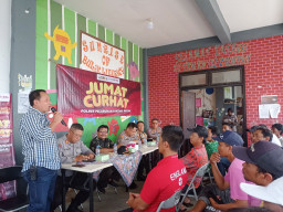 Polres Pelabuhan Tanjung Perak Gelar Jum'at Curhat di Wilayah Polsek Kenjeran